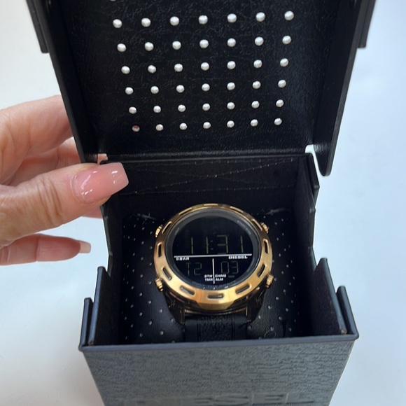 DIESEL WATCH - Picture 3 of 3